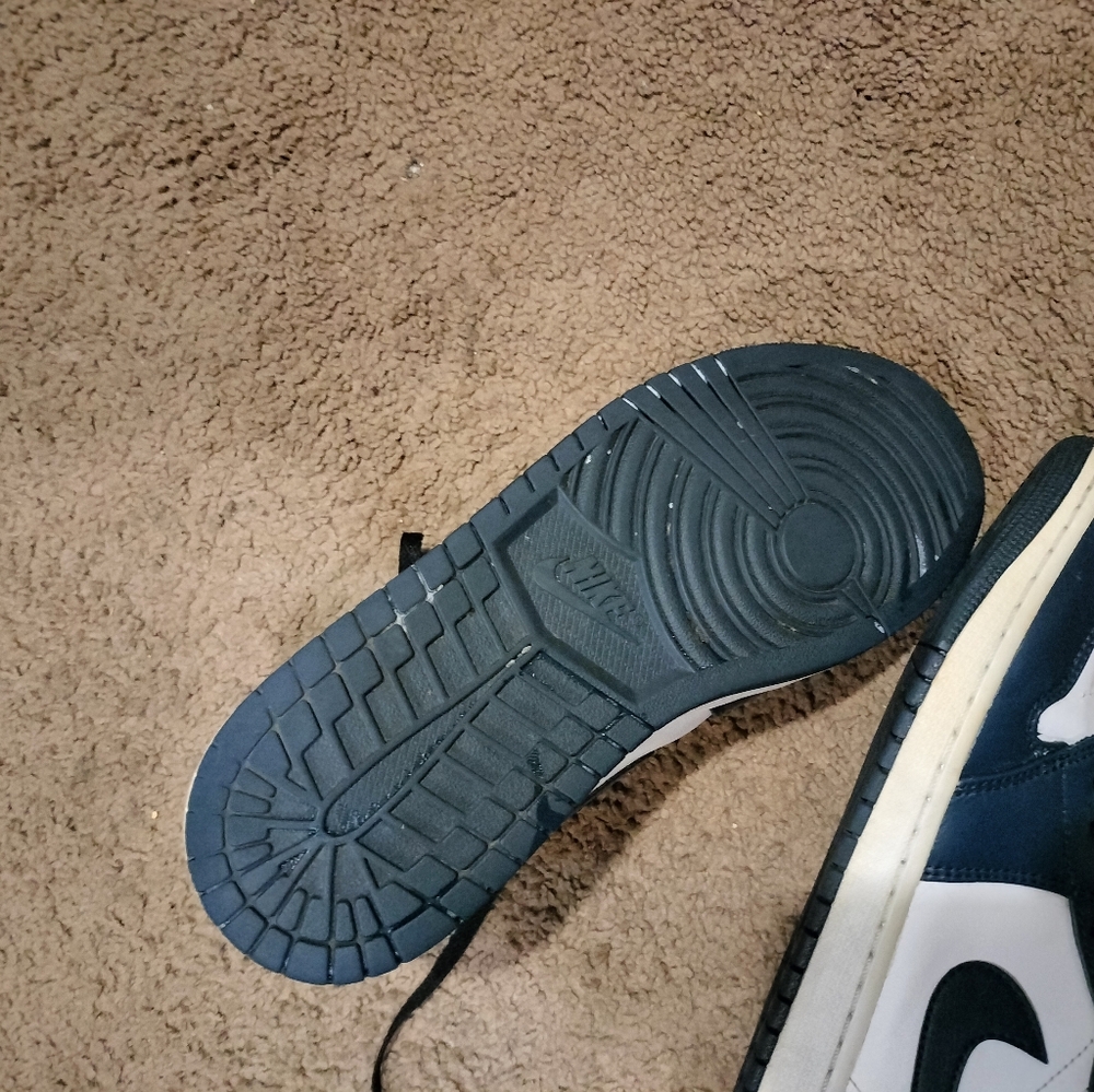 Shoes - Picture 5 of 8